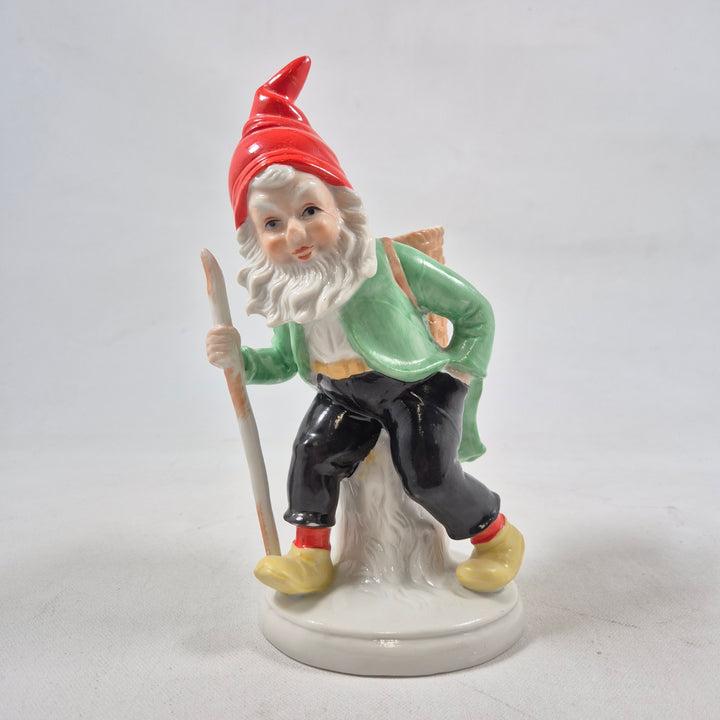 Retro keramik trädgårdstomte med röd mössa