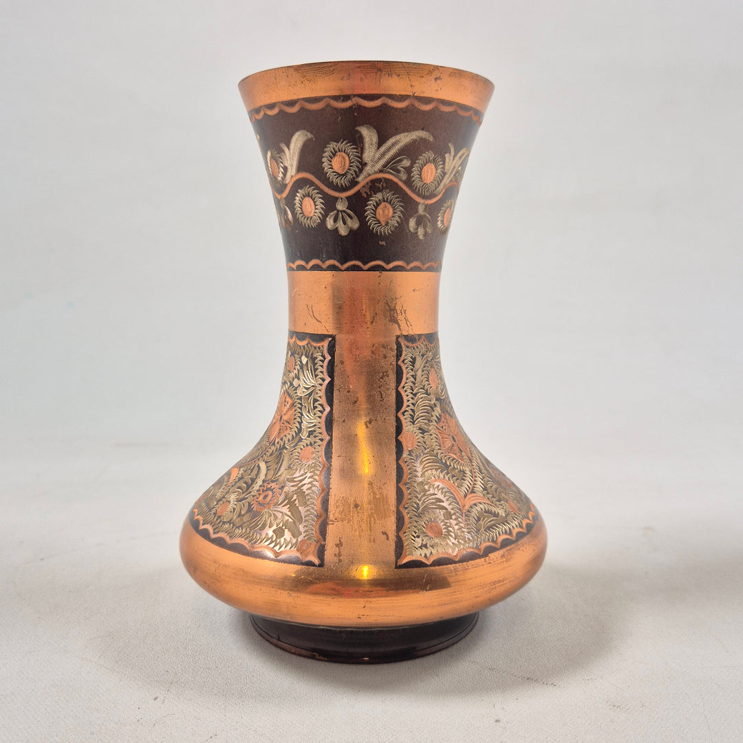 Handgjord turkisk mässingsvas med gravyr