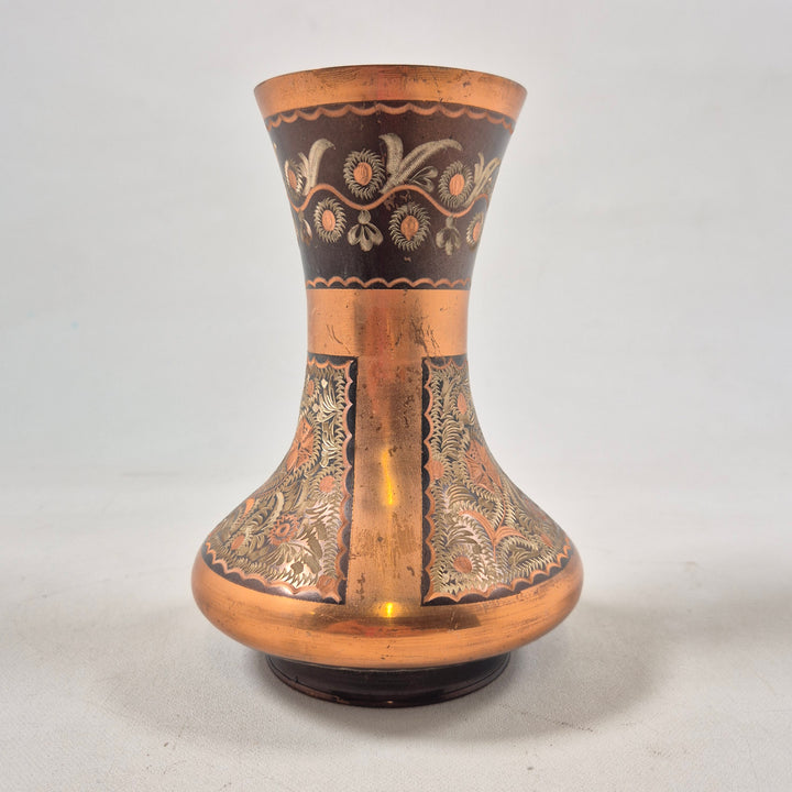 Handgjord turkisk mässingsvas med gravyr