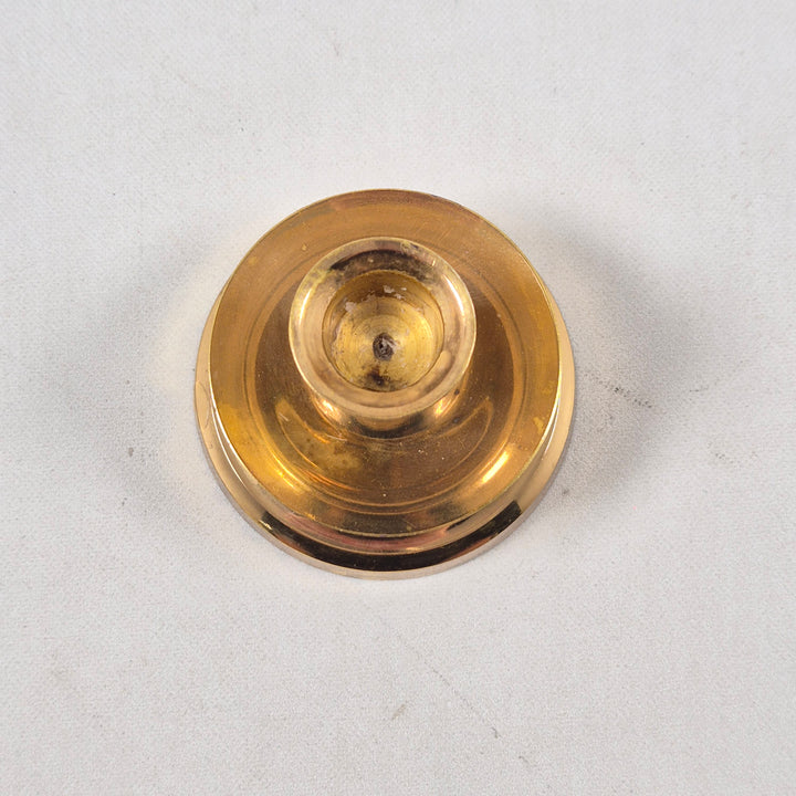 Retro Mässingsljusstake med Historisk Elegans