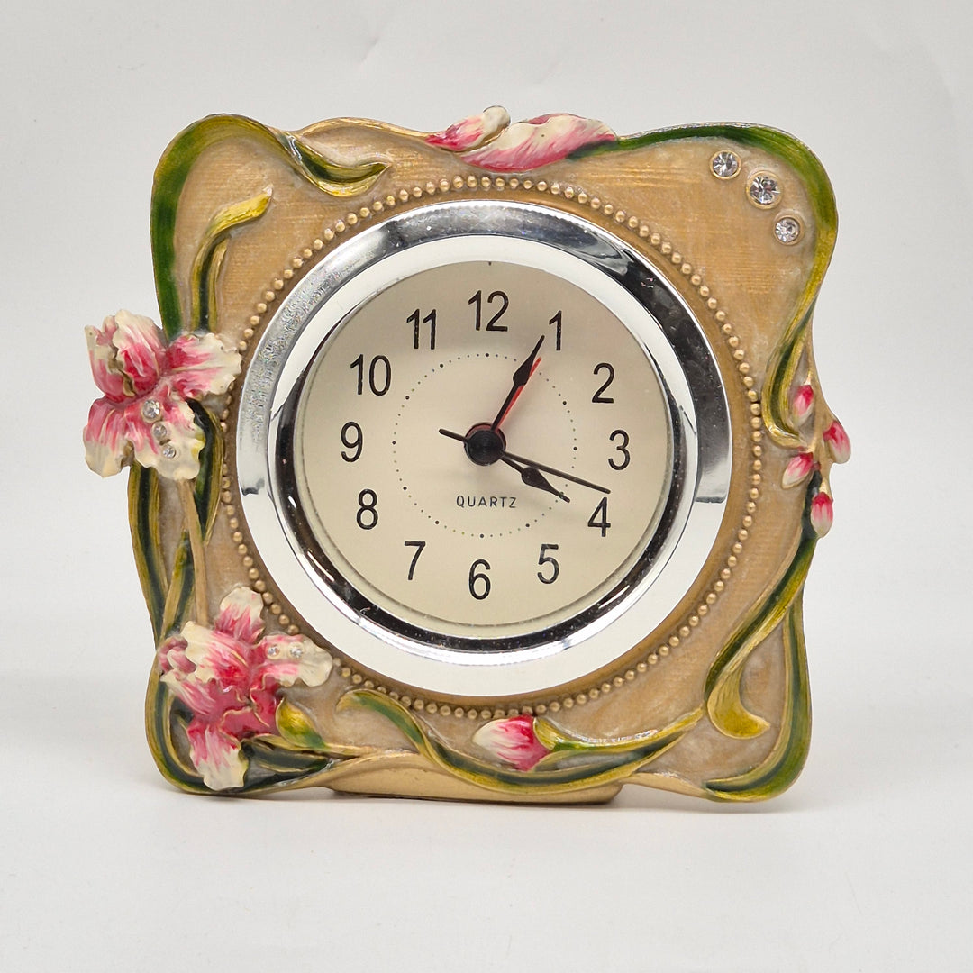 Retro bordklocka med blommotiv och pärlor