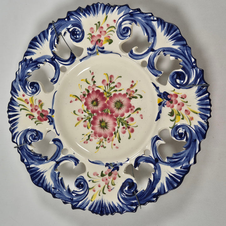 Retro keramik­tallrik med blommigt mönster