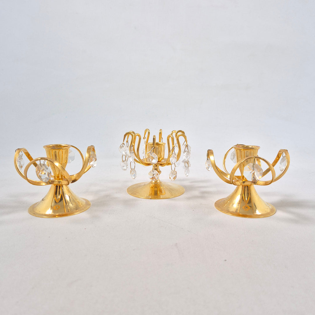 Elegant guldljusstake med kristalldetaljer