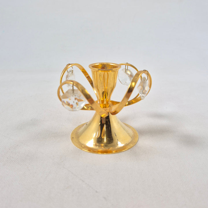 Elegant guldljusstake med kristalldetaljer