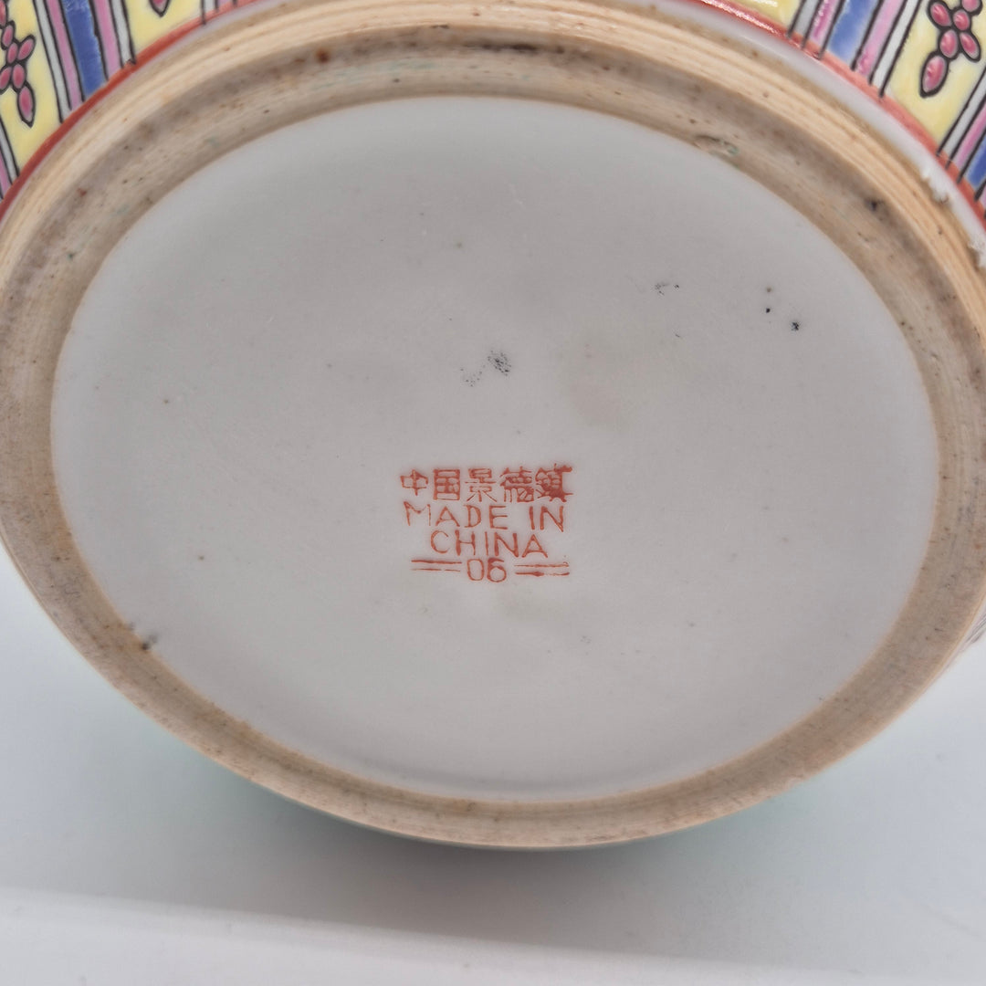 Färgstark kinesisk vas i keramik