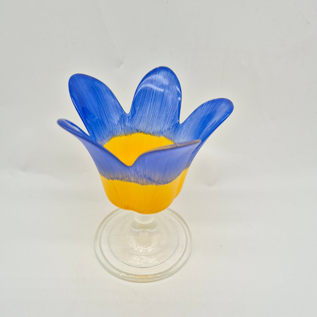 Handblåst glasvas med blågul design