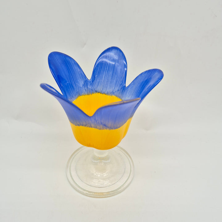 Handblåst glasvas med blågul design