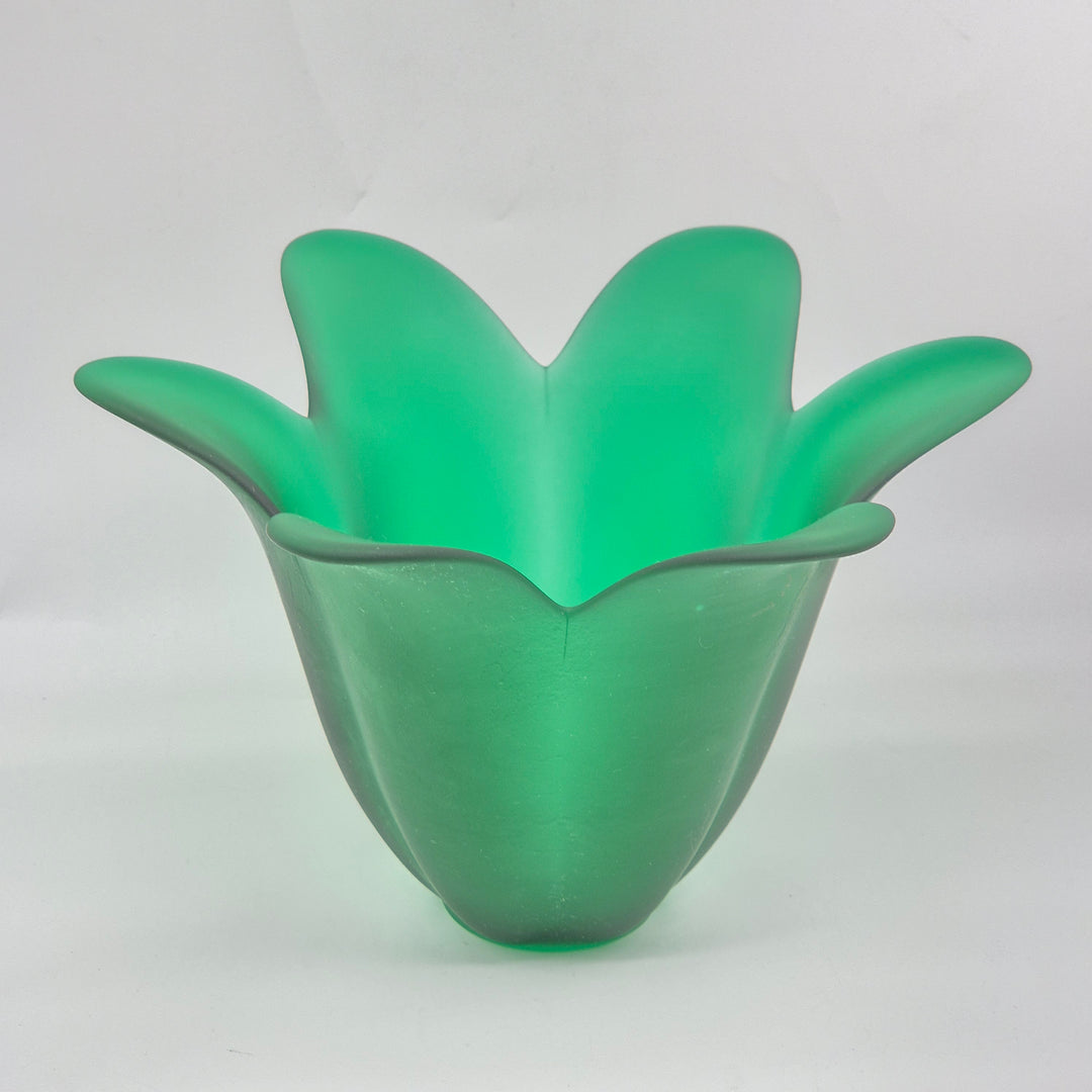 Grön elegant glasvas i frostat utförande