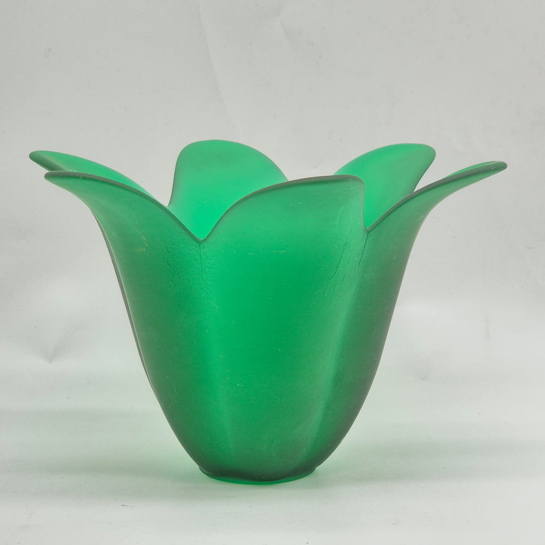 Grön elegant glasvas i frostat utförande