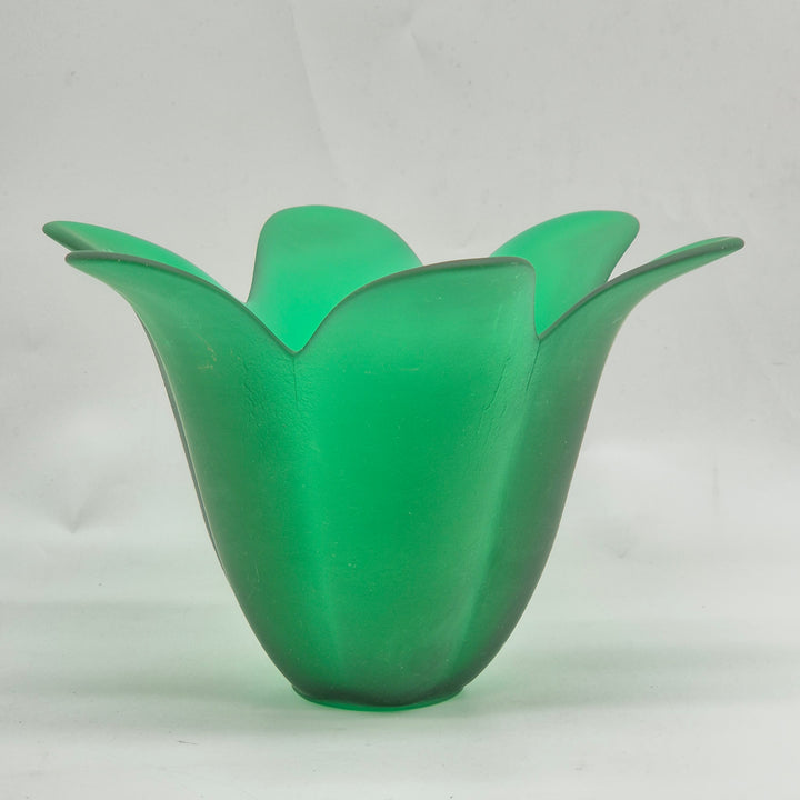 Grön elegant glasvas i frostat utförande