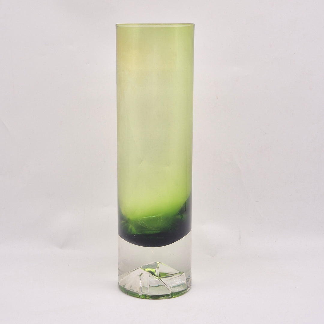 Retro vas i grönt glas, elegant design