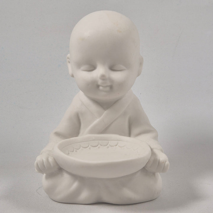 Vit Porslinsfigur Sittande Babybuddha 15 cm