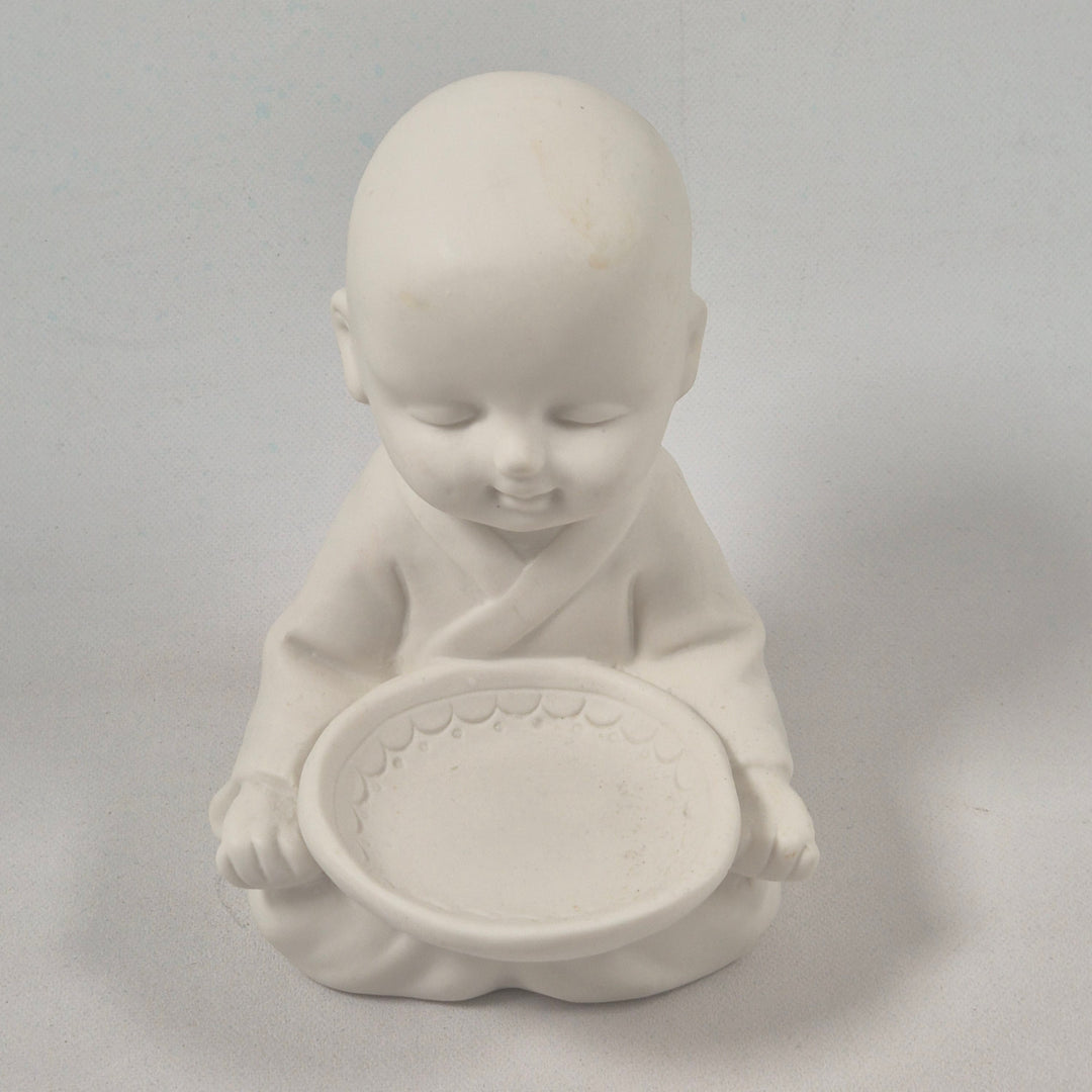 Vit Porslinsfigur Sittande Babybuddha 15 cm