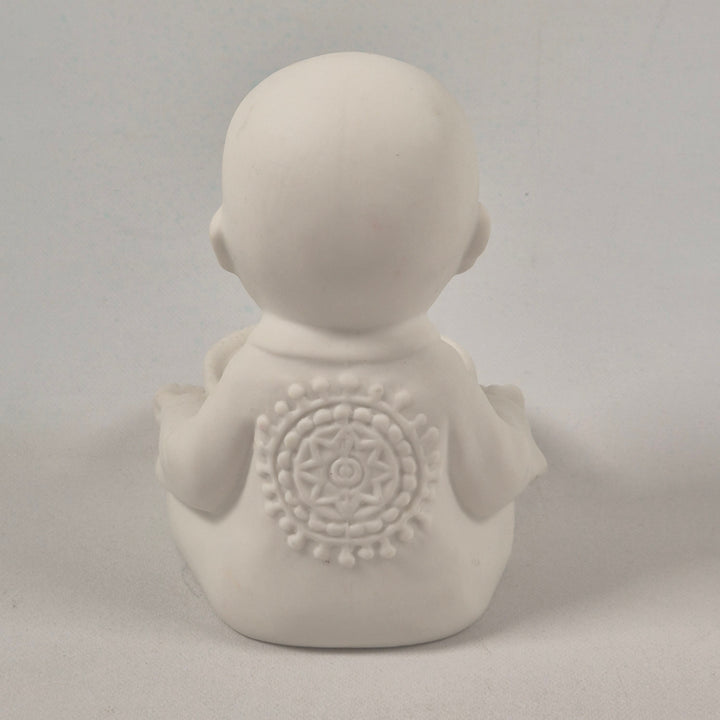 Vit Porslinsfigur Sittande Babybuddha 15 cm