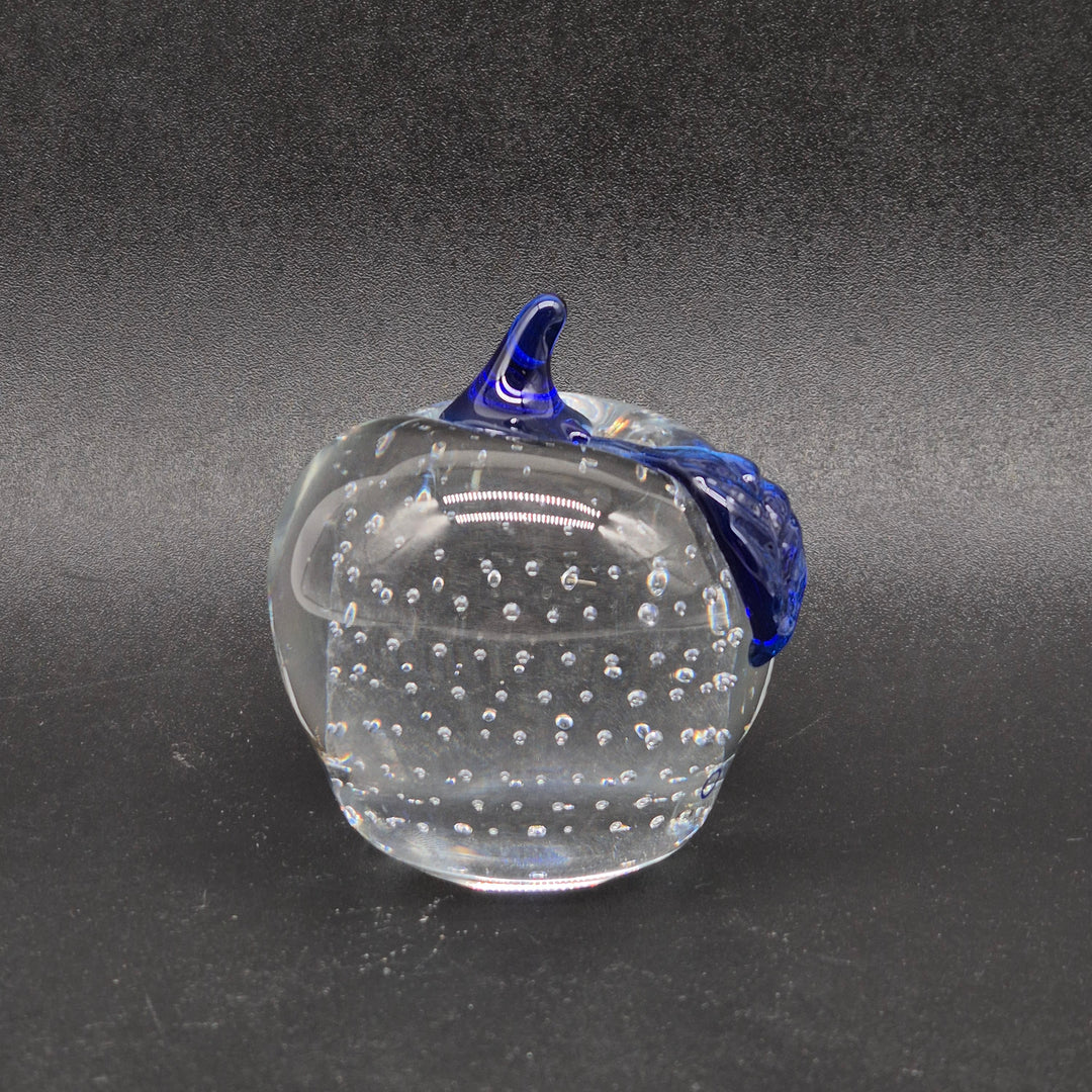 Elegant glasäpple med blå detaljer