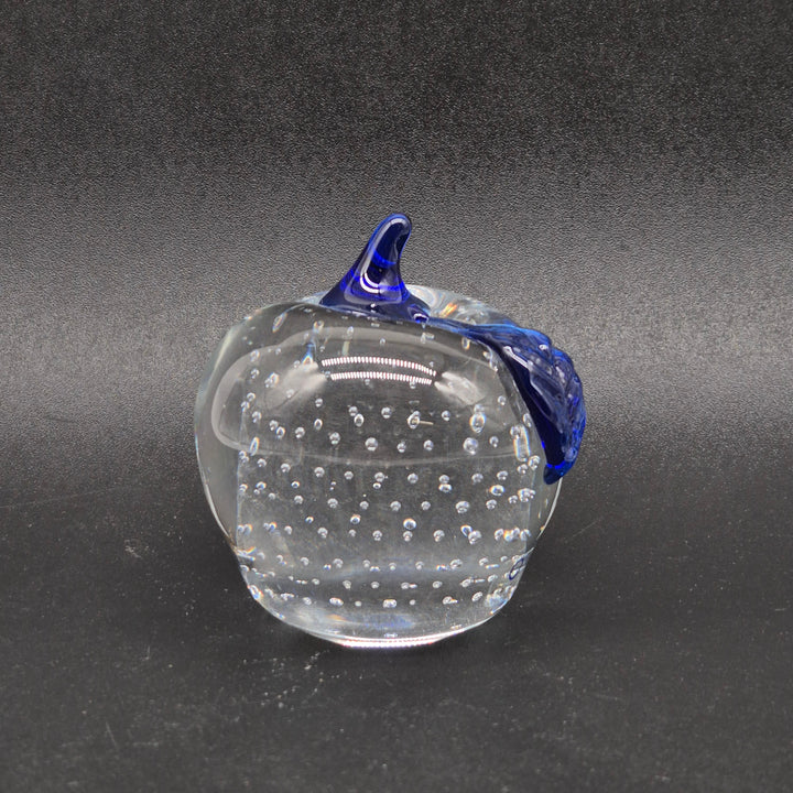 Elegant glasäpple med blå detaljer