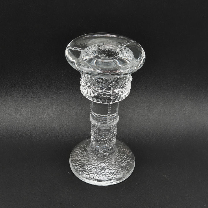 Elegant glasljusstake med retro charm