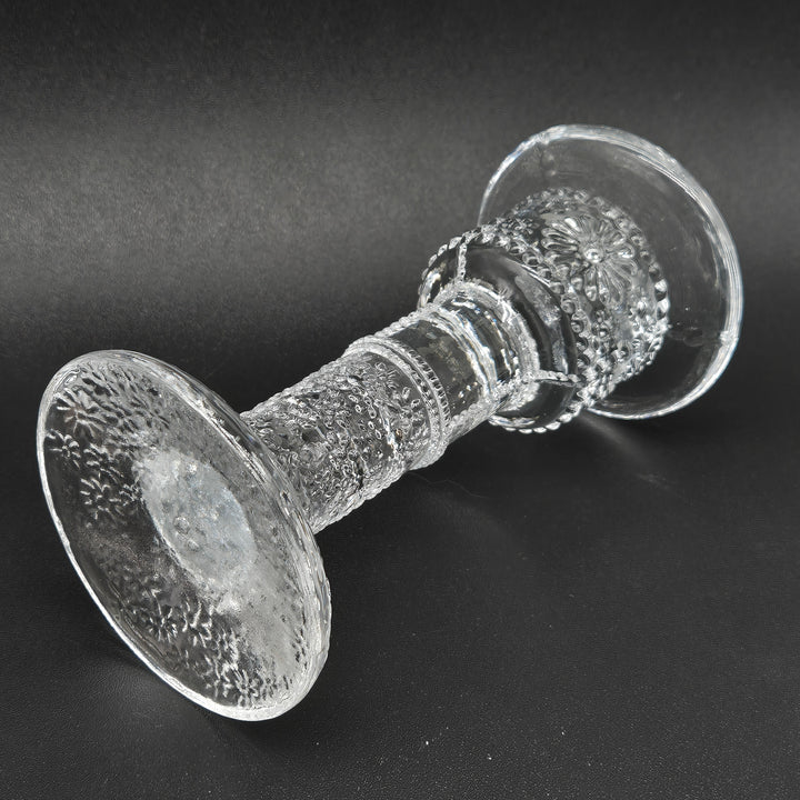 Elegant glasljusstake med retro charm