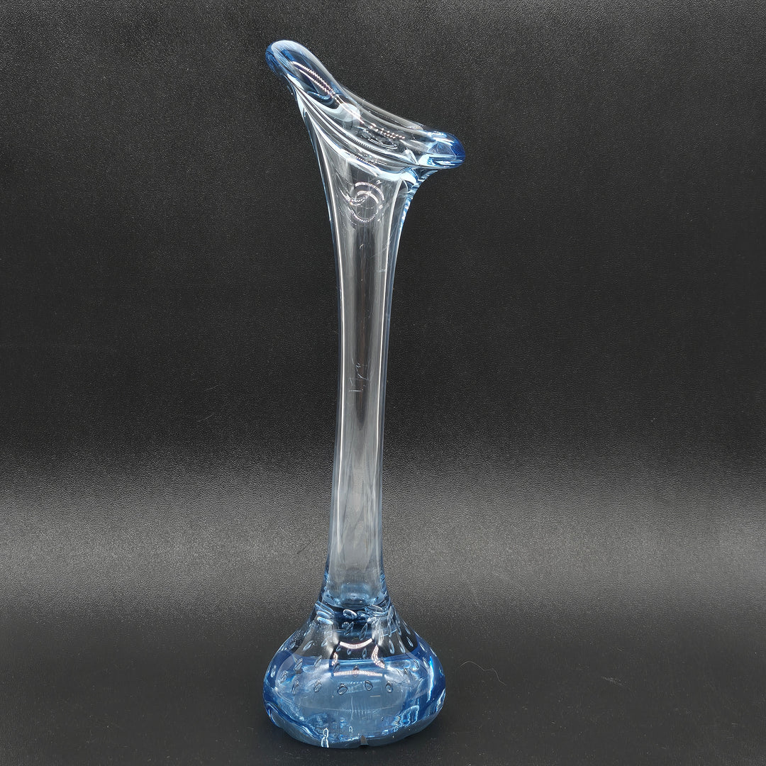 Elegant modern glasvas med blå botten