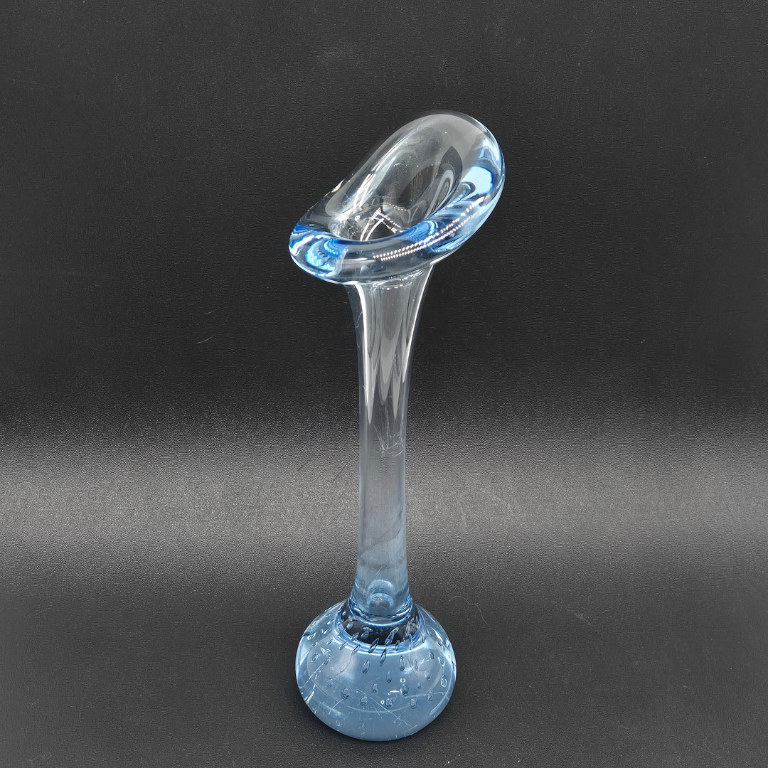 Elegant modern glasvas med blå botten