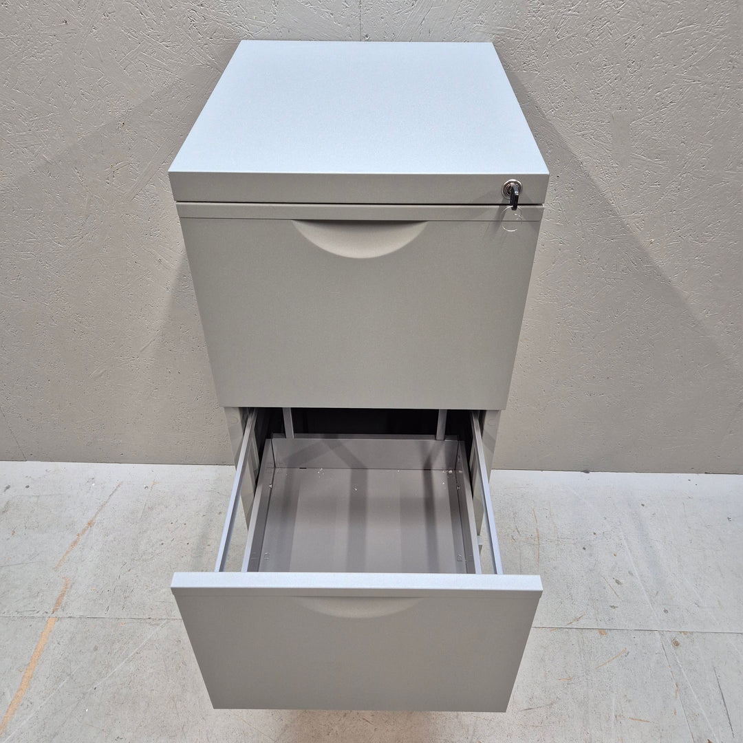 Elegant modernt metallarkivskåp med silvergrå finish