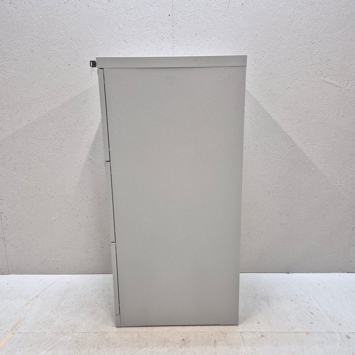 Elegant modernt metallarkivskåp med silvergrå finish
