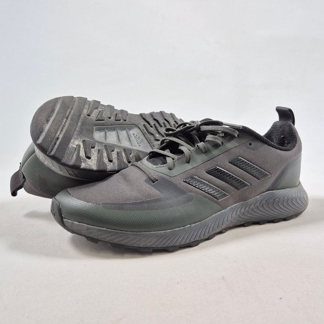 Adidas träningsskor i textil och syntet