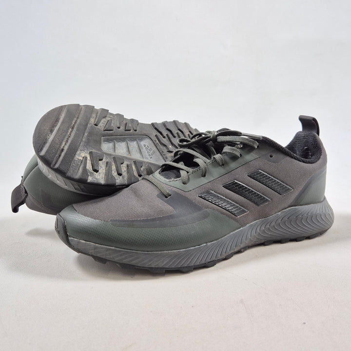 Adidas träningsskor i textil och syntet