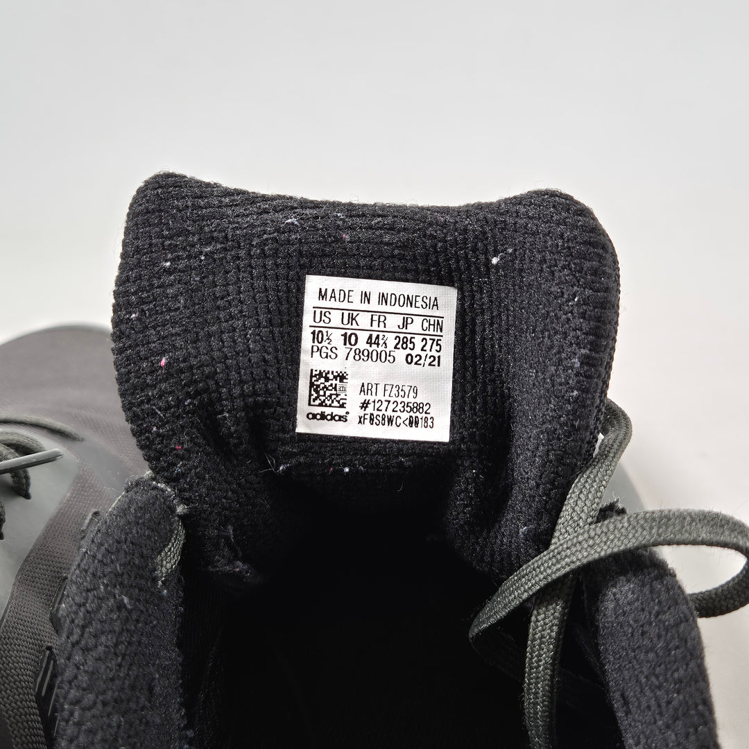 Adidas träningsskor i textil och syntet