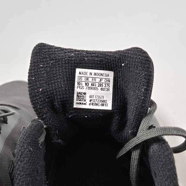 Adidas träningsskor i textil och syntet
