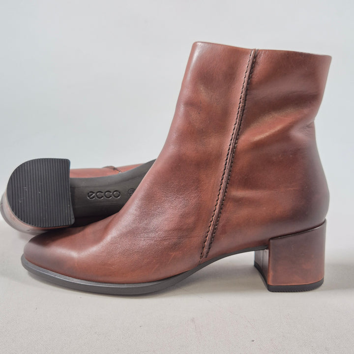 ECCO läderstövletter i brunt, elegant stil