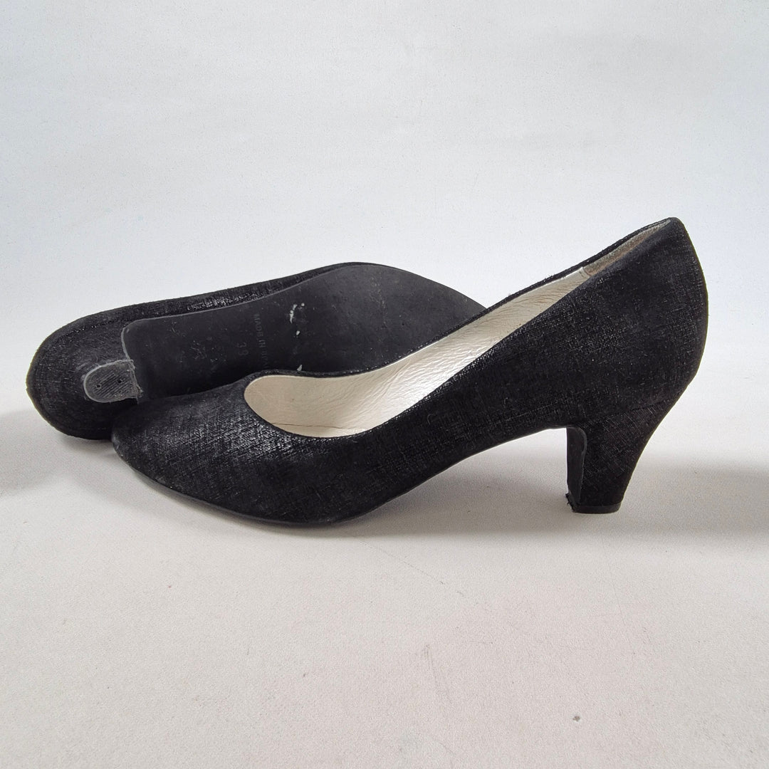 Svarta eleganta pumps i tyg storlek 39