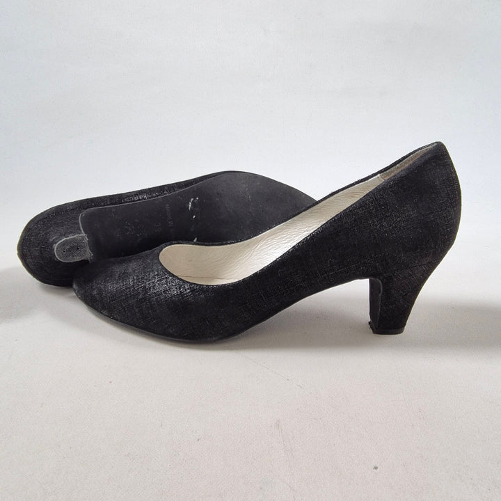 Svarta eleganta pumps i tyg storlek 39