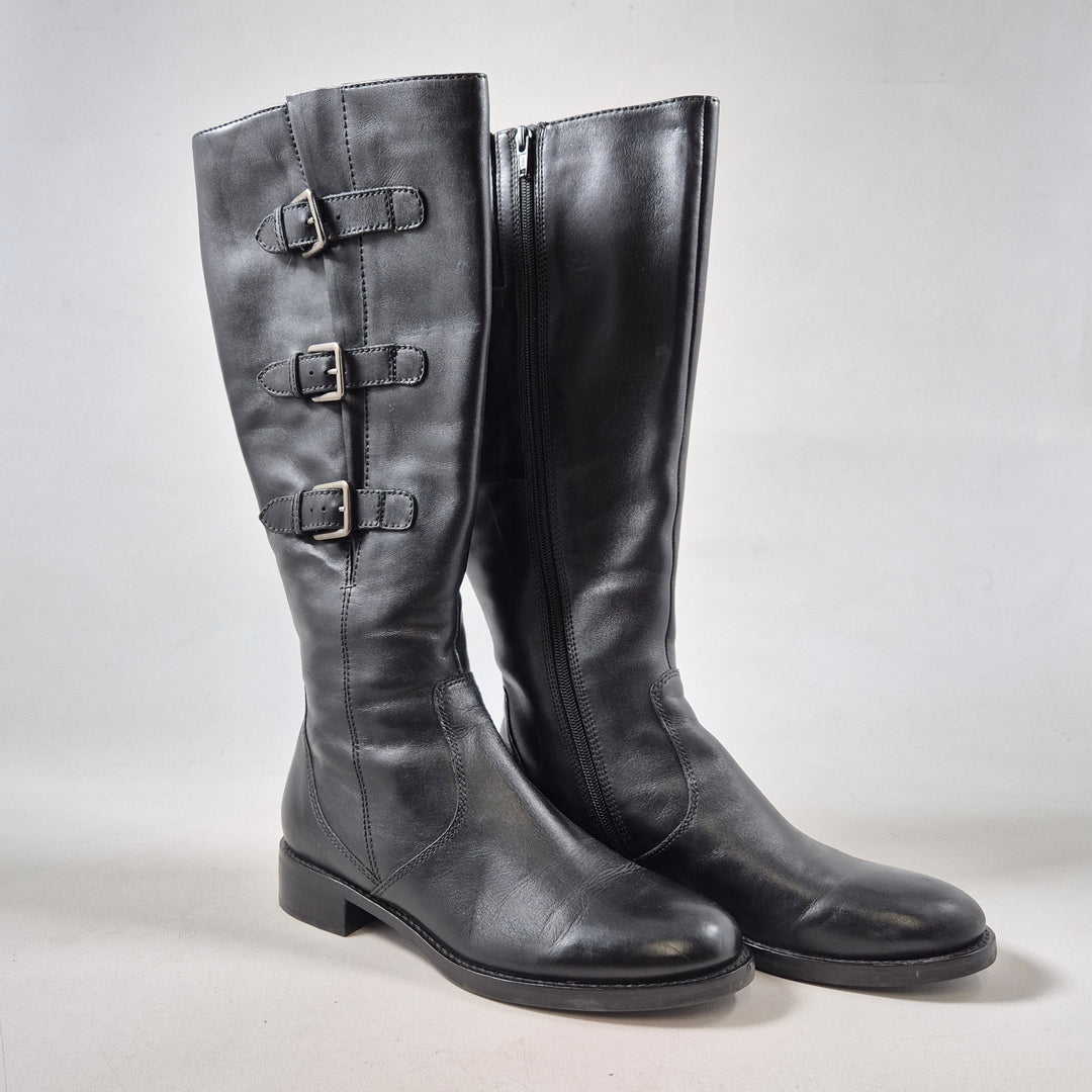 Eleganta Svarta Läderstövlar från Ecco