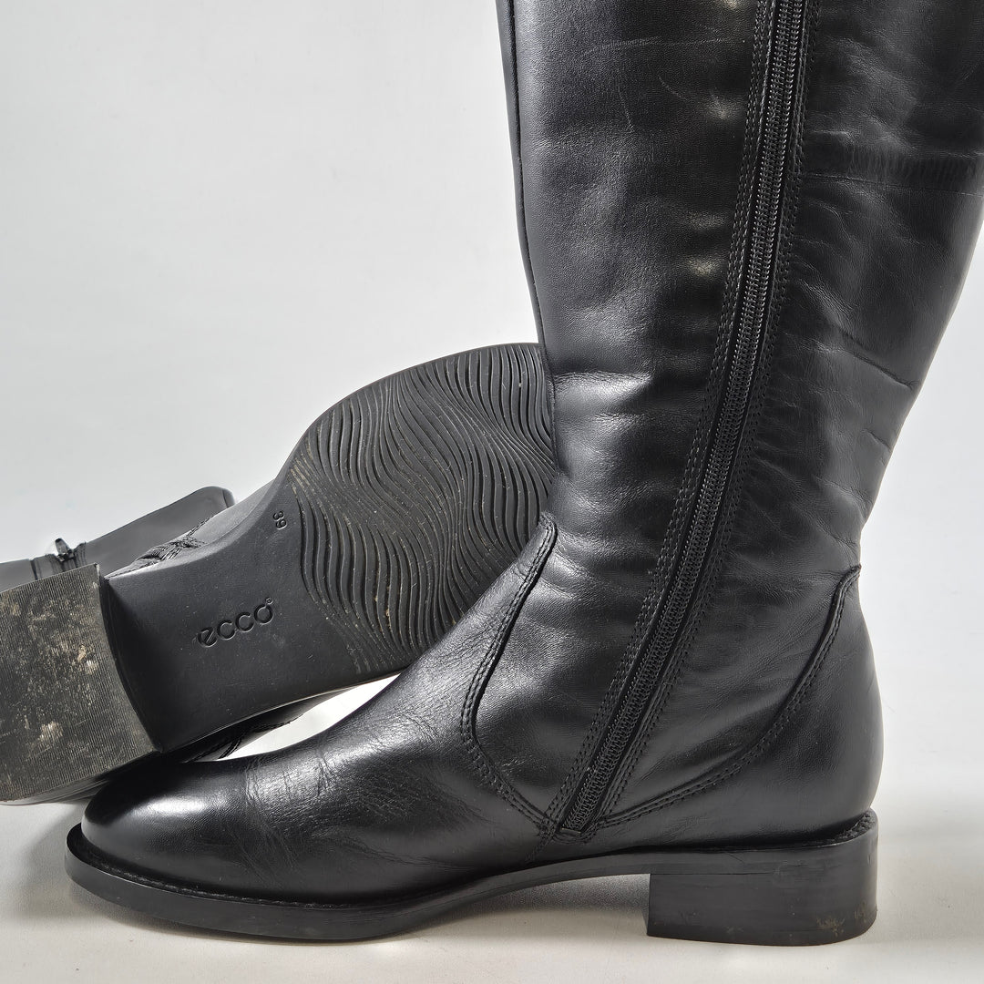 Eleganta Svarta Läderstövlar från Ecco