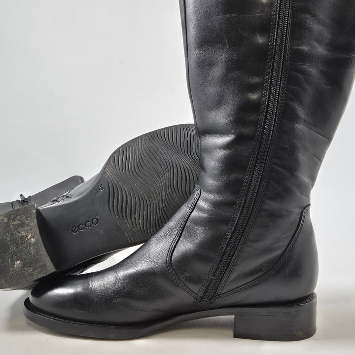 Eleganta Svarta Läderstövlar från Ecco