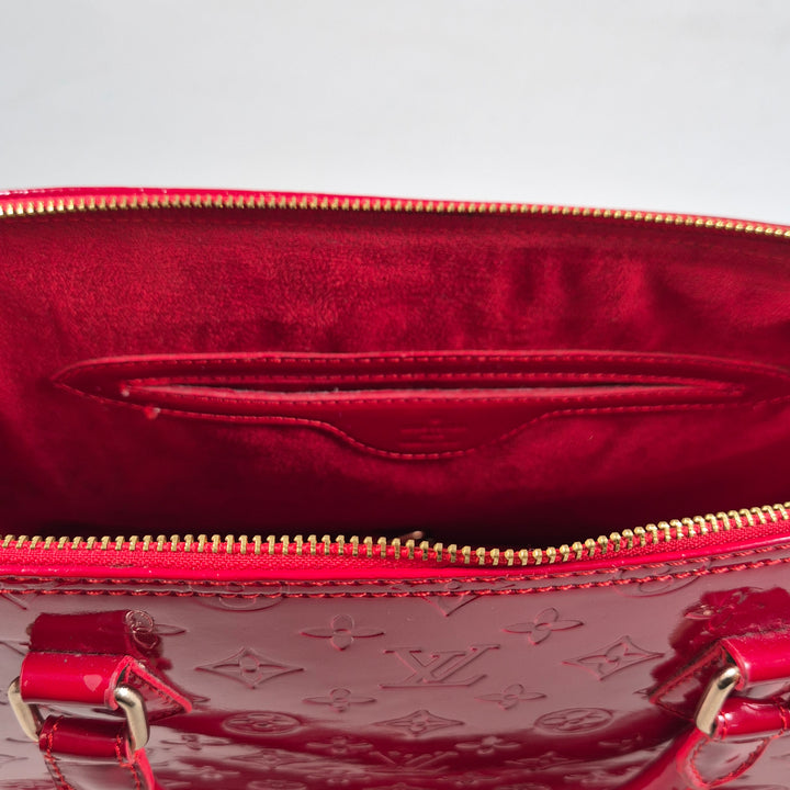 Lyxig röd Louis Vuitton handväska