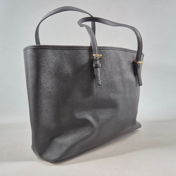 Michael Kors svart läderhandväska elegant