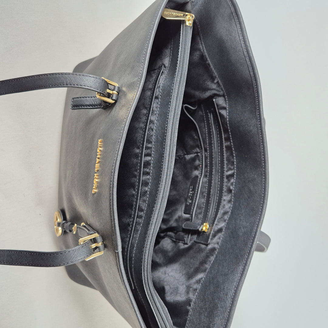 Michael Kors svart läderhandväska elegant