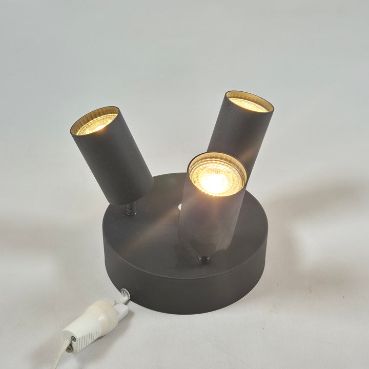 Elegant svart bordslampa i metall från Clas Ohlson