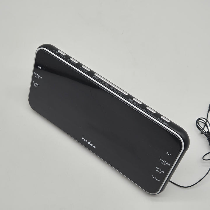 Modern och elegant Neoxeo bordsradio i plast