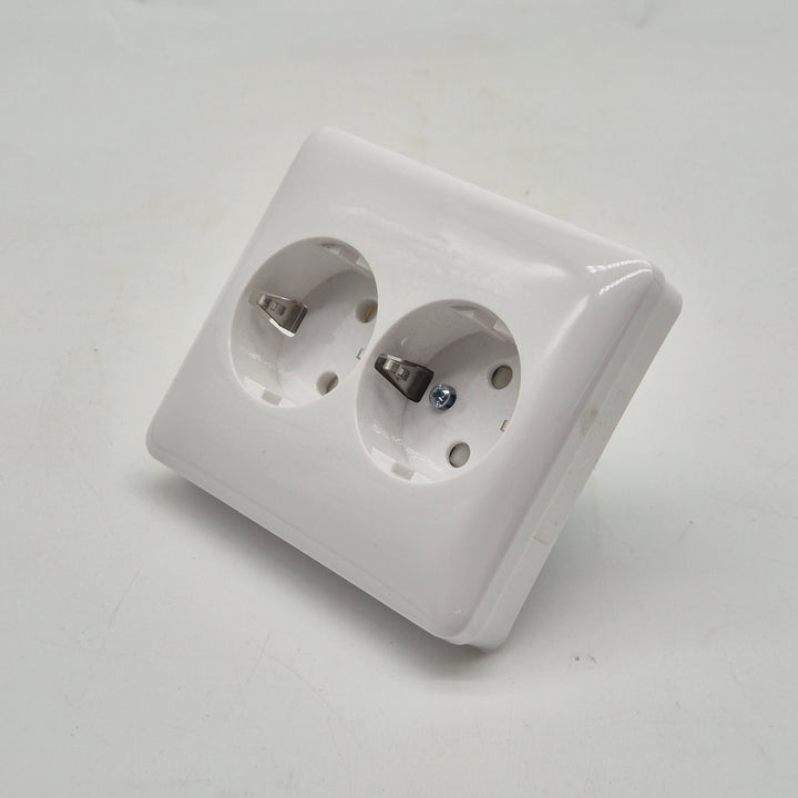 Dubbelt vit eluttag Schneider Electric