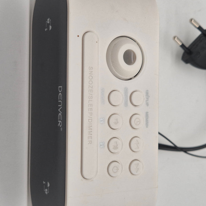 Modern Denver väckarklocka med FM-radio