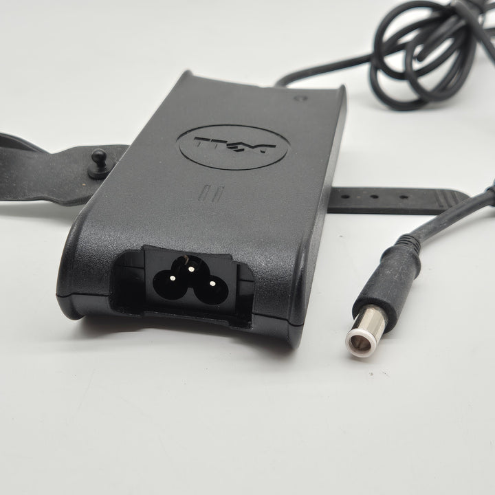 Dell nätadapter 65W i mycket gott skick
