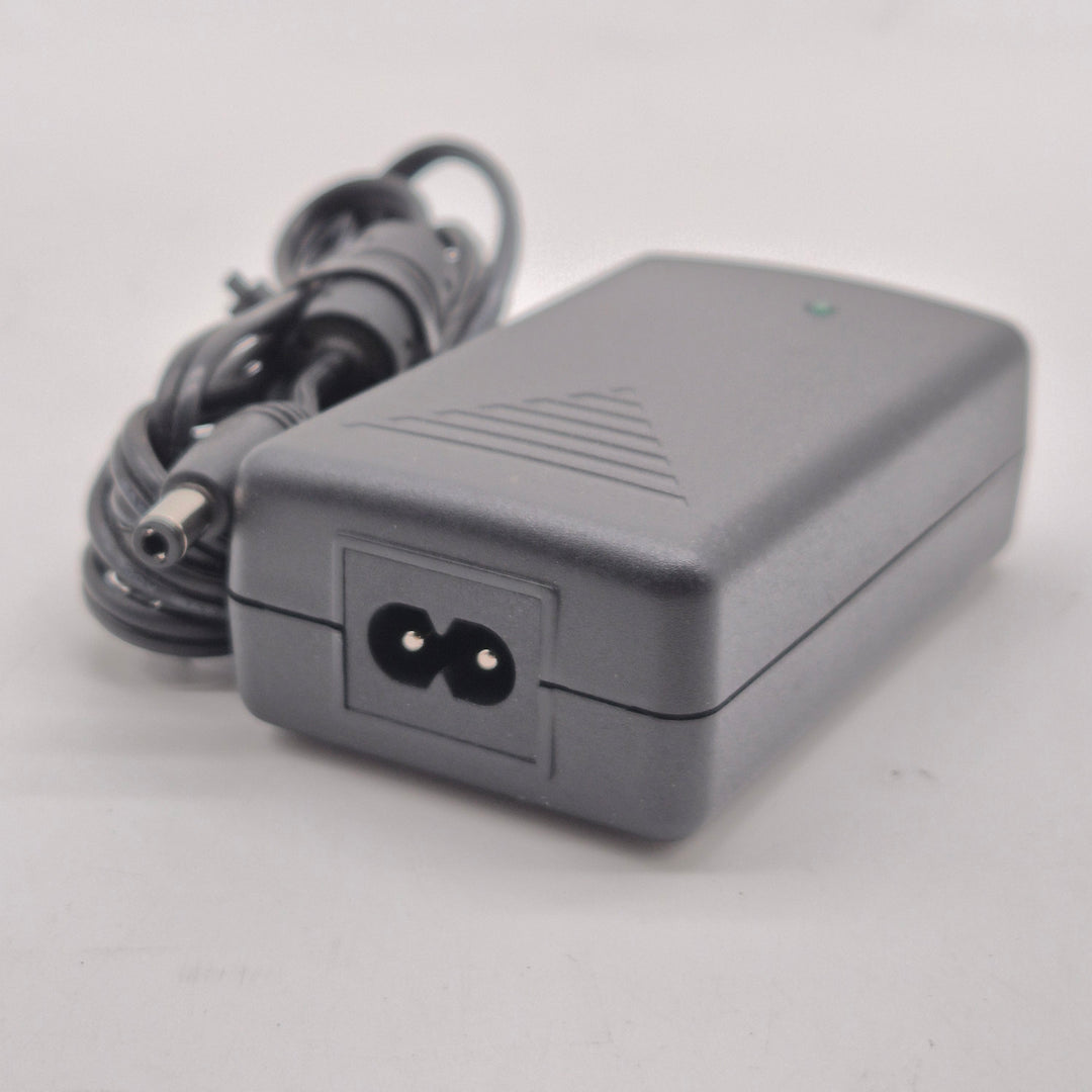 DVE Strömadapter i plast begagnad