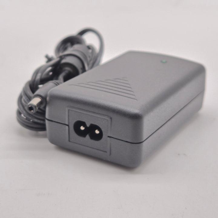 DVE Strömadapter i plast begagnad
