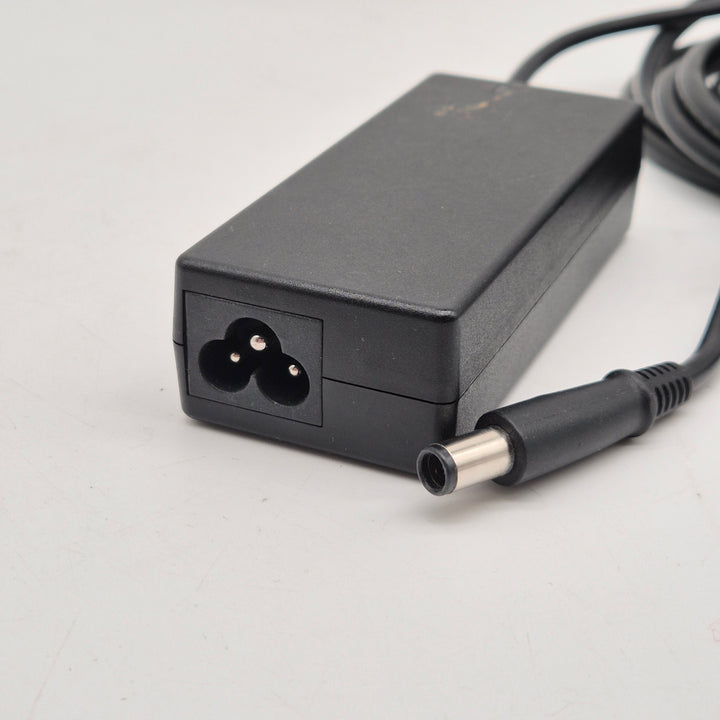 Begagnad Dell AC-adapter 65W i toppskick