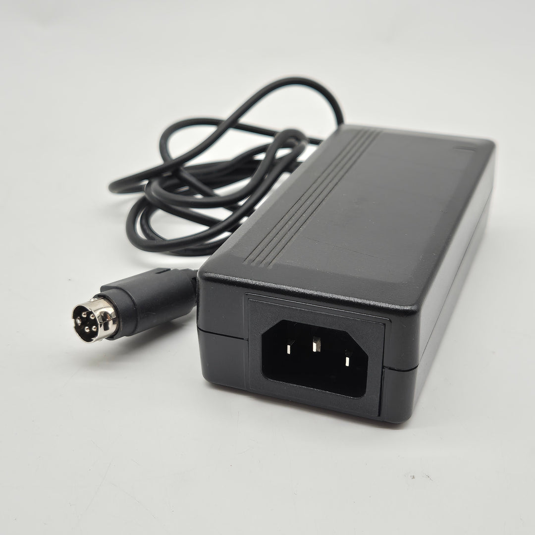 Högeffektiv nätadapter Channel Well Technology