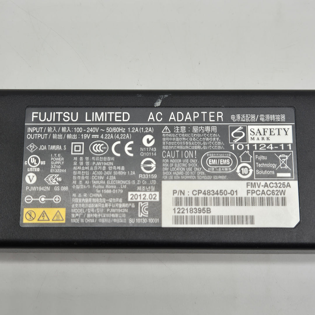 Pålitlig Fujitsu strömadapter i mycket gott skick