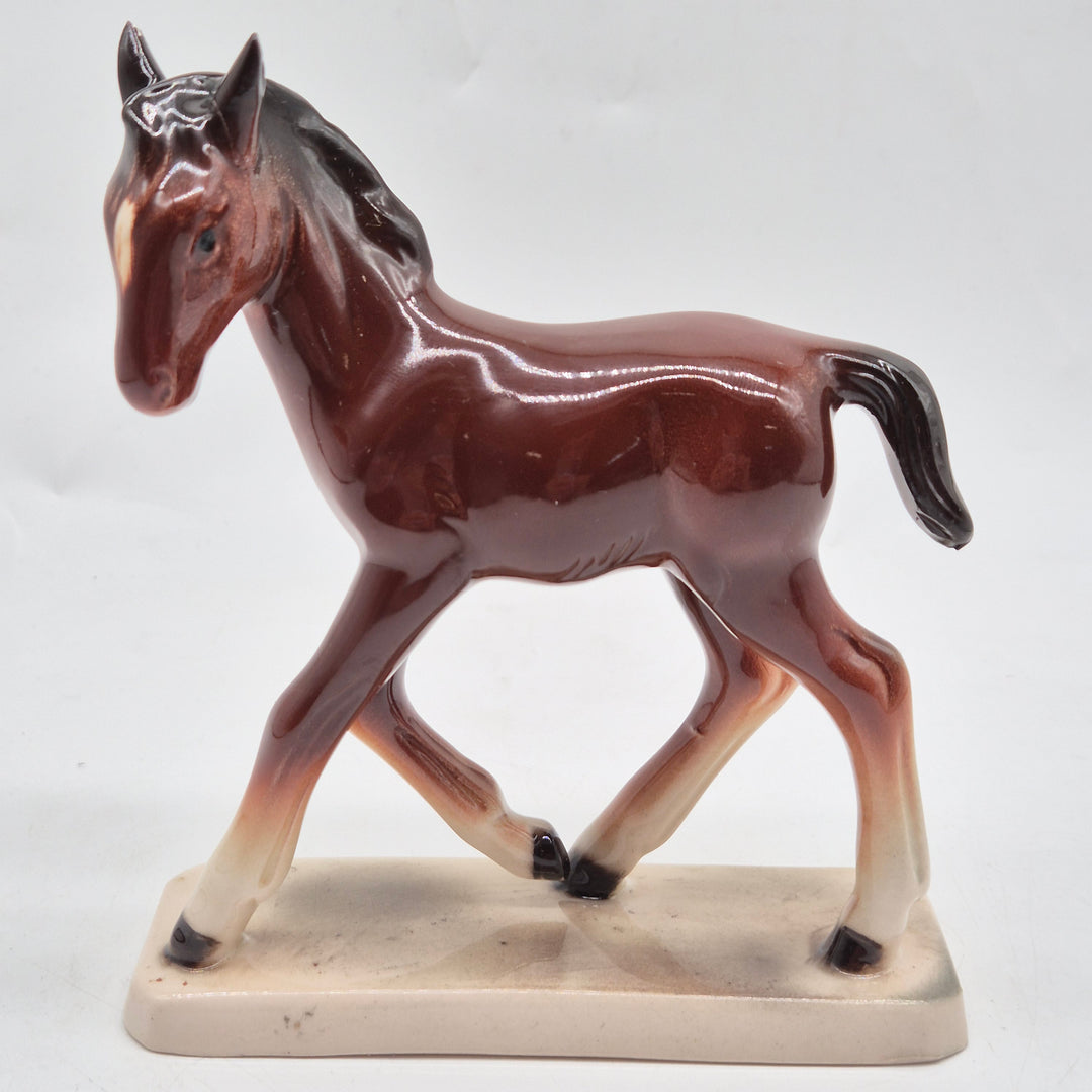 Elegant retro keramikhäst Lomonosov i keramik